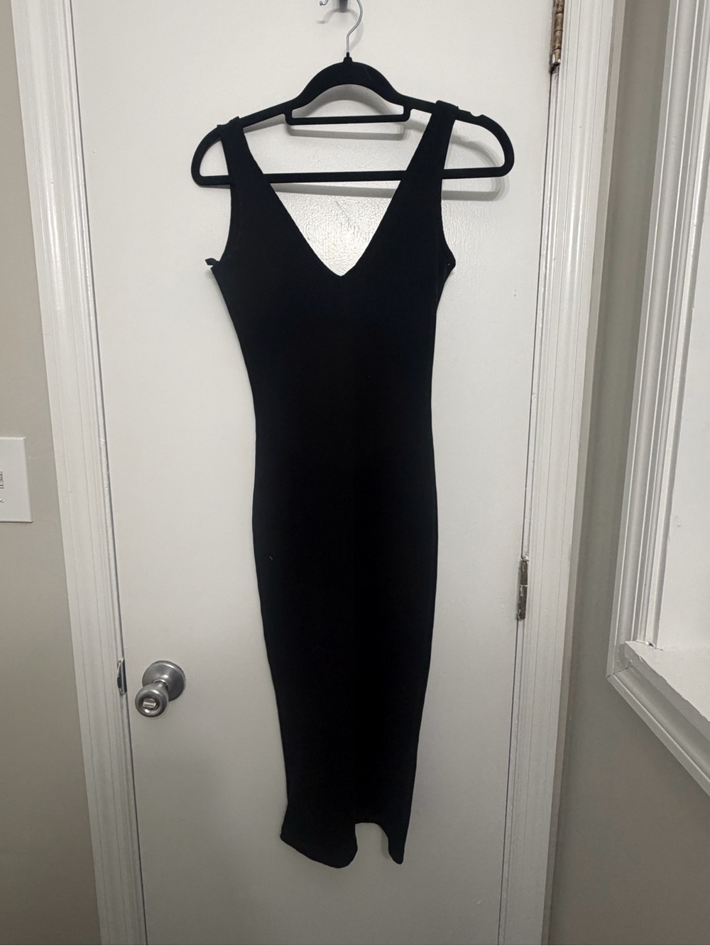 Windsor Black V-Neck Midi Bodycon Dress